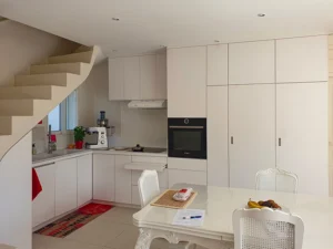 Cuisine-contemporaine-bois-blanc