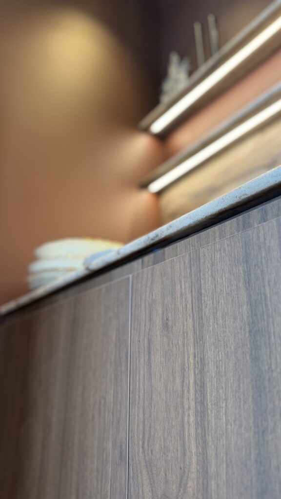 Gros plan cuisine en noyer